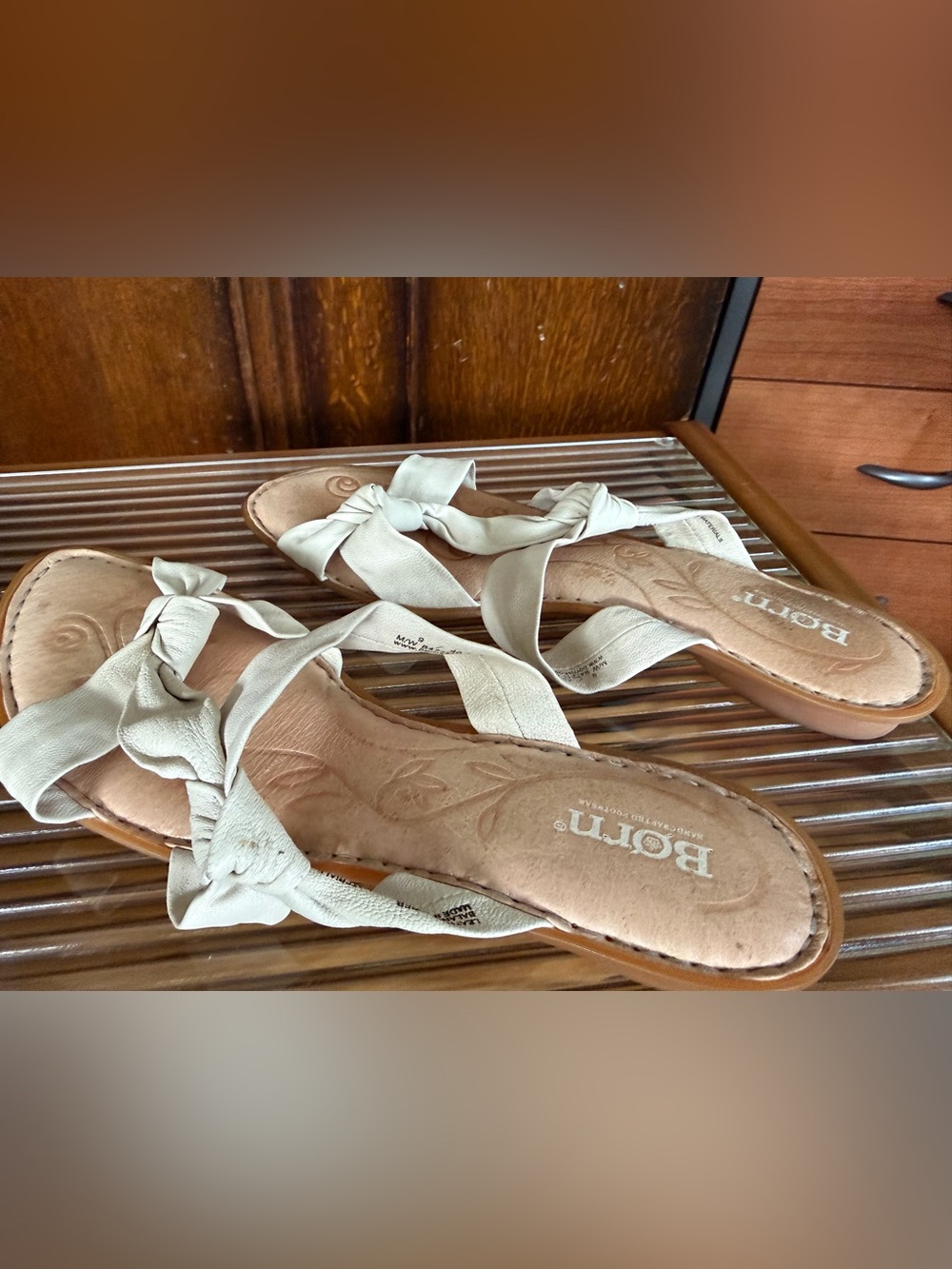 Born Women's Cream Handcrafted Leather Knotted Slide Sandals, size 9 - Picture 4 of 9